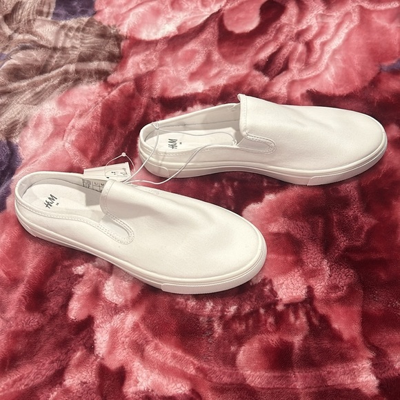 H&M Women’s Slip on Sneaker - Picture 3 of 4